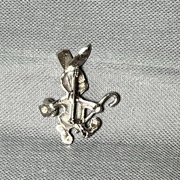 Vntg Peter Rabbit Brooch Rabbit Hat & Cane Silver Brooch Pin 2" Signed Liz-Ann - Picture 2 of 8